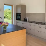 4 Bedroom Pet Friendly In *