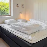 4 Bedroom Pet Friendly In *
