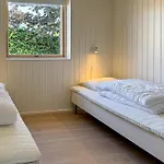 4 Bedroom Pet Friendly In *
