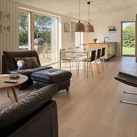 Feriehus 4 Bedroom Pet Friendly In *