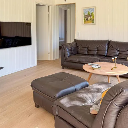 4 Bedroom Pet Friendly In