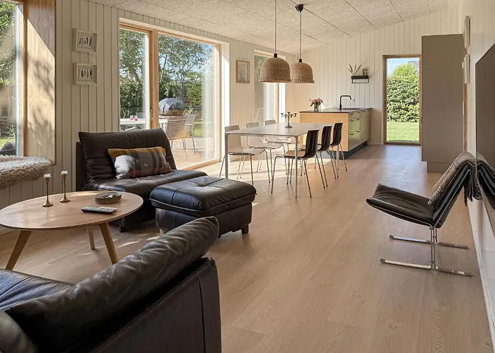 펜션 4 Bedroom Pet Friendly In *