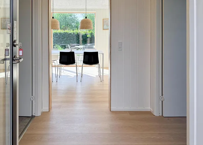 펜션 4 Bedroom Pet Friendly In *