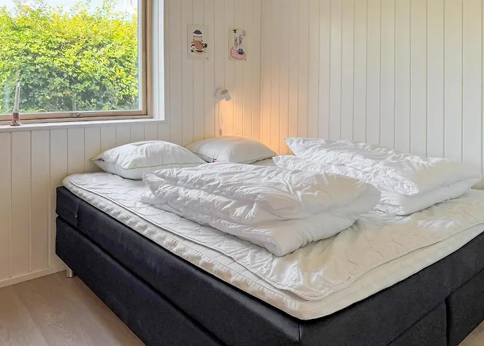 4 Bedroom Pet Friendly In *